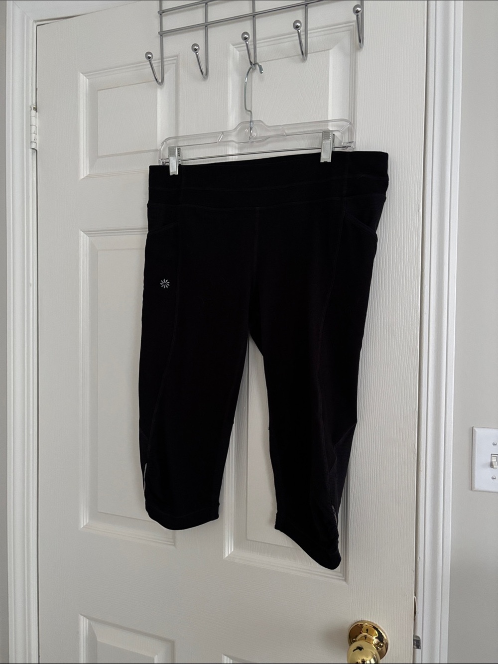 Athleta Black Cropped Performance Capri Leggings